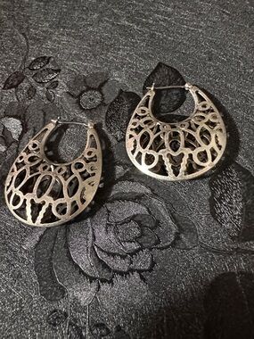 VINTAGE ORNATE FILIGREE HOOP SILVER-TONE DROP 1.5" EARRINGS